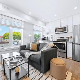 New Group Suite in Leslieville with Laundry, AC & Heat - StayStreet Suites