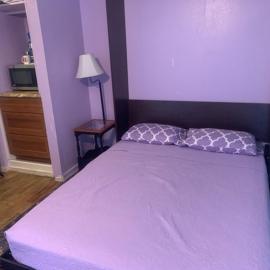 Queen Bed w/ Kitchenette • Heart of Wailuku