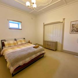 Spacious Private Room in Mckinnon 3 min to Train Station, Cafes and close to Monash Uni