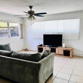Miami Home with Pool, Patio & 4 Bedrooms, hotel a North Miami