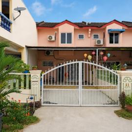 Leena Homestay Cheras, hotelli kohteessa Cheras
