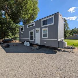 Cozy tiny in a quiet neighborhood, hotel a Coeur d'Alene
