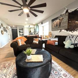 Modern Comfort: Updated Cozy Condo in Indian Point