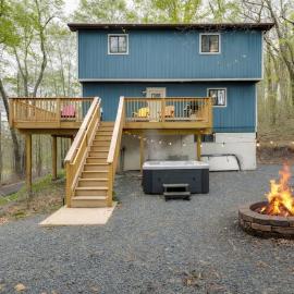 The Eagle's Nest Chalet - Hot Tub & Fire Pit