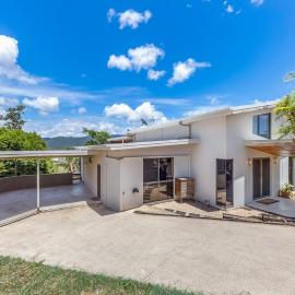 Hilltop Views - Cannonvale