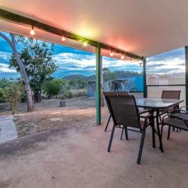 Birdsong House- Dingo Beach, готель у місті Hideaway Bay