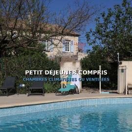 Logis Auberge De Tavel, hotel em Tavel