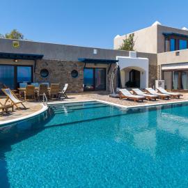 Villa Scorpio,Luxury Seafront Villa with Infinity Pool