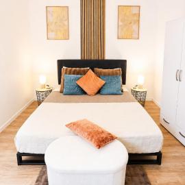 Le Moderno Arbois city center with private parking, hotel din Arbois
