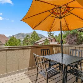 Mountain Oasis Stunning Views Renovated Condo Near Flagstaff Attractions, hotelli kohteessa Flagstaff