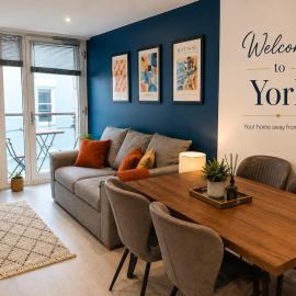 Panoramic York Views, Balcony, Lift, Family Stays