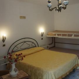 "Villaggio Camping Pompei" Bungalow & Camere, Hotel in Pompei