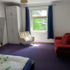 Cozy Room with Private Bathroom Near Berlin Airport