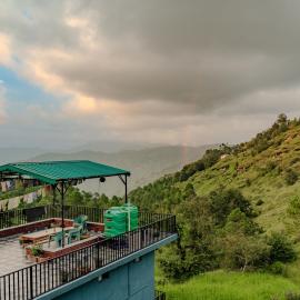 Bloom Nest Almora Kasar Devi – hotel w mieście Almora