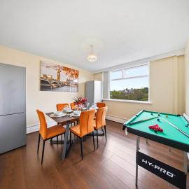The Full House with Parking, Pool Table, Garden