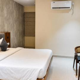 Sri Aditya Utsav Banquet Halls & Luxury AC Rooms, hotelli kohteessa Hyderabad