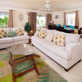 Oppposite Beach with Pool - Margate 4