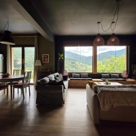 ValFont House Zarouchla, khách sạn ở Zaroúkhla