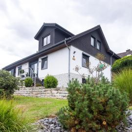 Ferienwohnung Am Wäldchen: Vöhl şehrinde bir otel