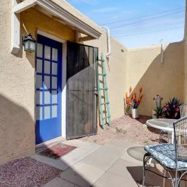 Cozy King Suite B Near Downtown & Farmers Market