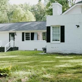 Spacious 4br home with big yard near downtown