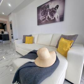 Playa Torviscas 2-Bed, 2-Bath Apartment with Pools & Jacuzzi