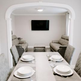 Stylish 3-Bed with Private Garden
