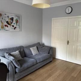 Spacious 4BR Home in Drogheda Wiz Free Parking, hotel a Drogheda