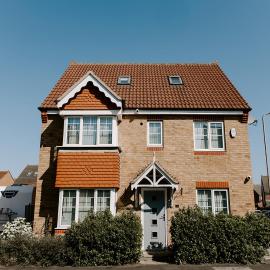 Modern 5-Bed, 4-Bath Group House