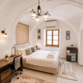 4 Apartments Vila in City Centre، فندق في كوشيتسه