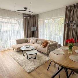 Modern Cosy Cottage w Views & Workspace โรงแรมในคอนัส