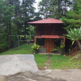 Cabaña Piqueza!, hótel í Poás