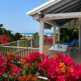 Viesnīca LE LAGON BLEU, BUNGALOWS Vue sur MER , 350 m de la superbe plage du bourg pilsētā Sentana
