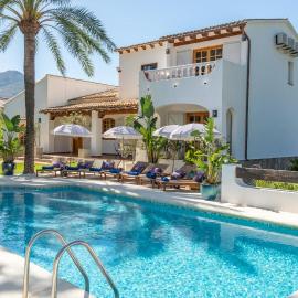 Villa Enri | Refugio mediterráneo con piscina
