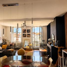 Beautiful 100 m2 - historic heart - river view