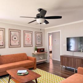 The Casino Cottage! 2 King Beds, Sound Machines, 3 WFH Desks ,Coffee & Tea Bar, Pet Friendly, Near Choctaw Casino & Lake Texoma โรงแรมในดูแรนท์