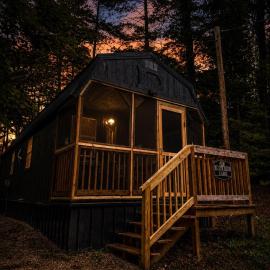 Black Bear Cabin- Woodland retreat near Red River Gorge, hotel em High Falls
