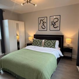 3 Bed Stylish Loft Flat with Spiral Staircase