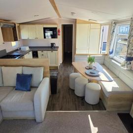 Par Sands 3-Bed Caravan Sleeps 8 with Parking
