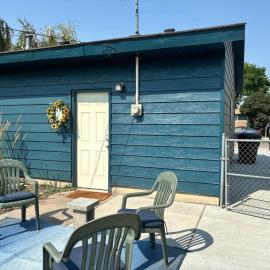 Private 2BR Basement Suite with Kitchenette and W&D, hotell i Burley
