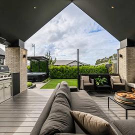 Stylish Home w- Private Spa Indoor & Outdoor Fire