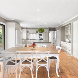 The Gathering House Sleeps 18, Hotel in Drysdale