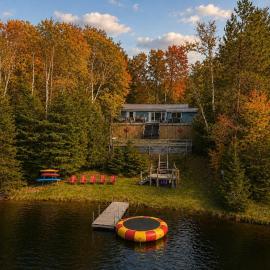 Cozy Lakefront Cottage Fireplace ATV Trails, hotel em Cardiff
