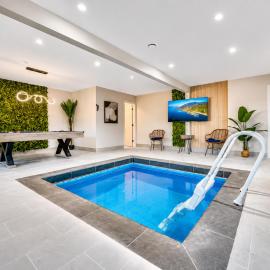 NEW Indoor lounge pool, hot tub, Glamping, karaoke