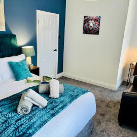 Your 3BR Home From Home in Preston Sleeps 6