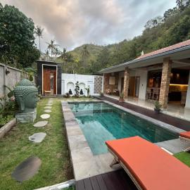 Amed green hill villa