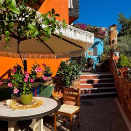 AnnaDes Apartments & Studios Chios, hotel sa Karfás