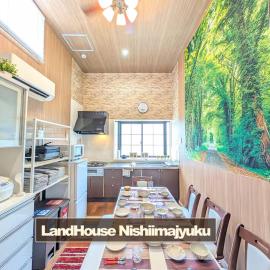 Nagoya Station is 17 minutes by car parking for 2 cars! Up to 11 people pets welcome!, хотел в Kiyosu