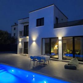Poolside Bliss - Modern Villa