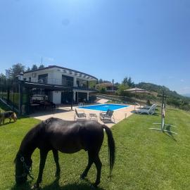 Luxury Villa rafaela grevena: Grevena şehrinde bir otel